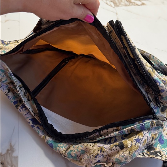 KAVU Cross Body Rope Bag Backpack All Over Print Hike Adventure Travel - Picture 10 of 12